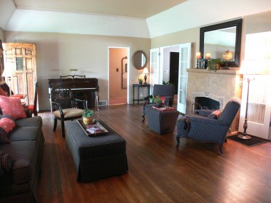 Alternate view of living room (from formal dining room).