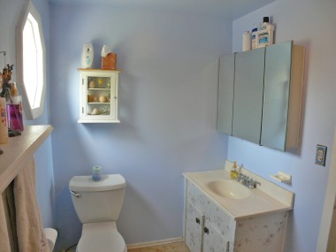 Upstairs full bathroom 4494 Elmwood Ct., Riverside