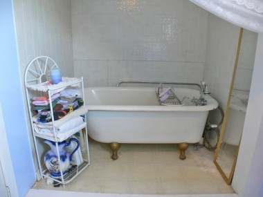 Upstairs bathroom with clawfoot tub! 4494 Elmwood Ct., Riverside