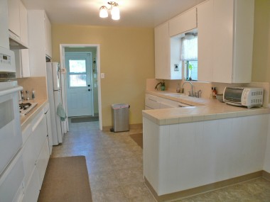 Large and bright kitchen with lots of countertop space for food preparation. Lots of pantry space as well! 4459 Oakwood Pl., Riverside