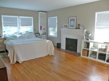 First of three bedrooms -- this being used as master. Note the original hardwood floors and the romantic fireplace! Lots of closet space in this room too! 4459 Oakwood Pl., Riverside